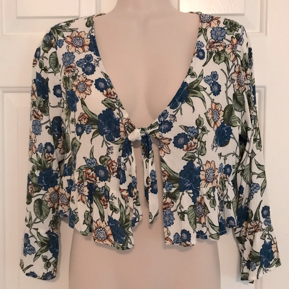 Floral tie front 3/4 sleeve cropped blouse